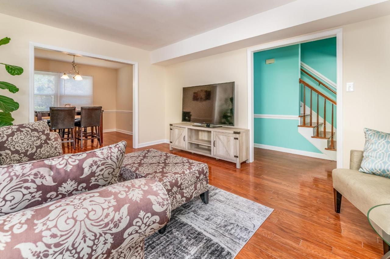 Centrally Located Spacious Abode Charlotte