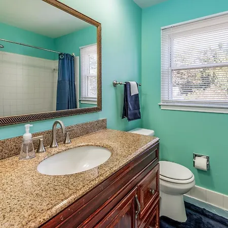 Centrally Located Spacious Abode Charlotte Exterior photo
