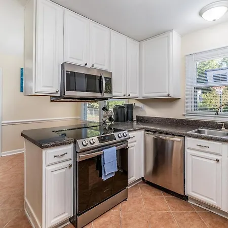 Centrally Located Spacious Abode Charlotte Exterior photo