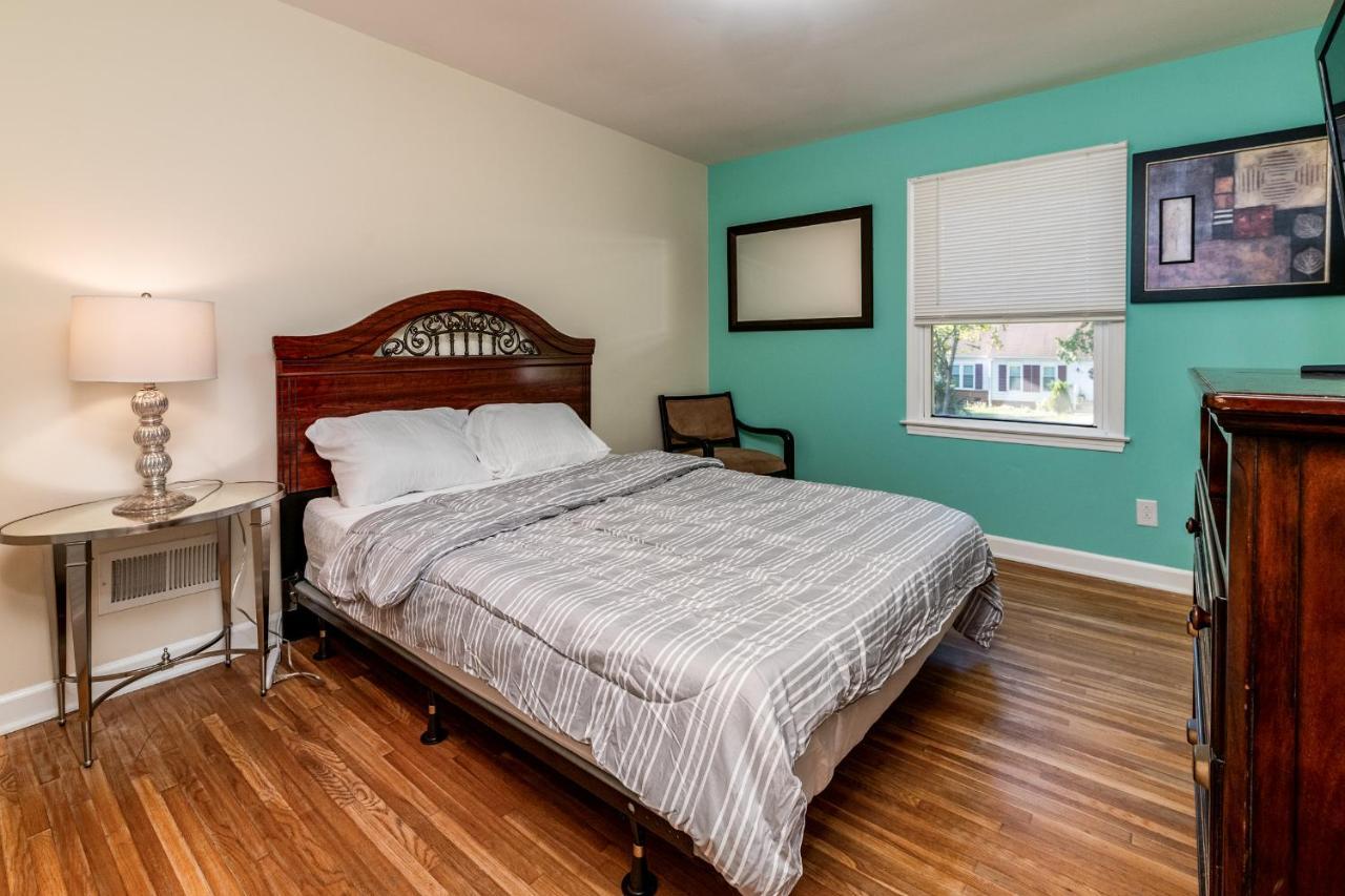 Centrally Located Spacious Abode Сasa de vacaciones Charlotte