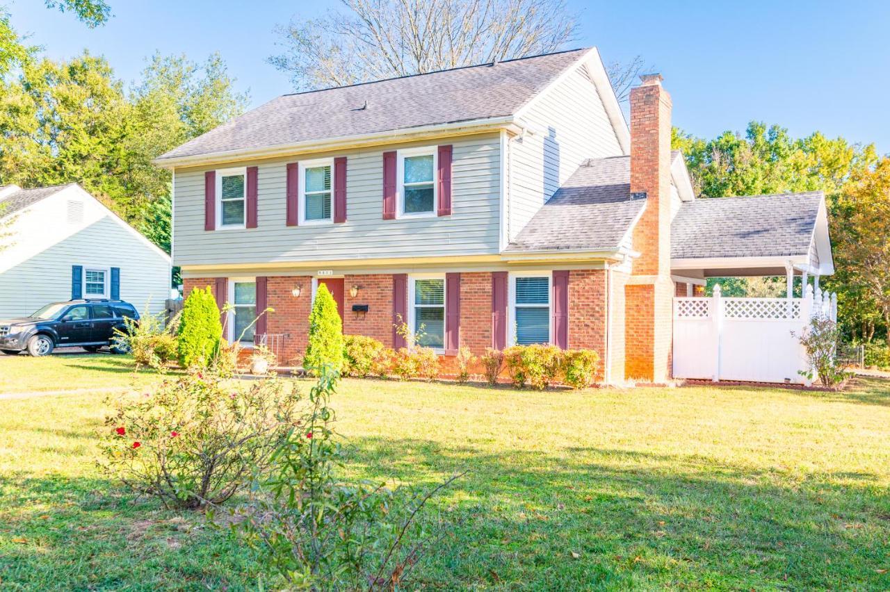 Centrally Located Spacious Abode Charlotte