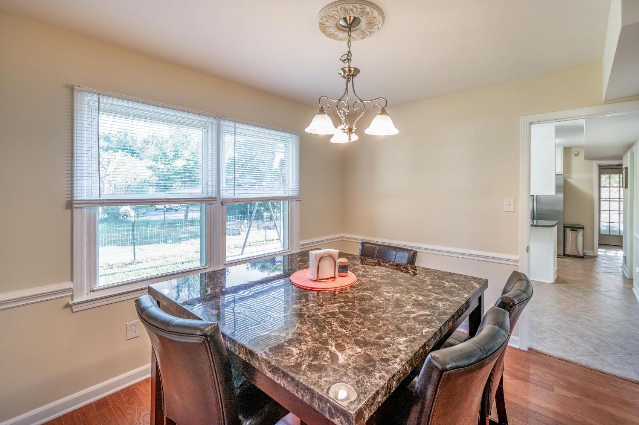 Centrally Located Spacious Abode Holiday home Charlotte